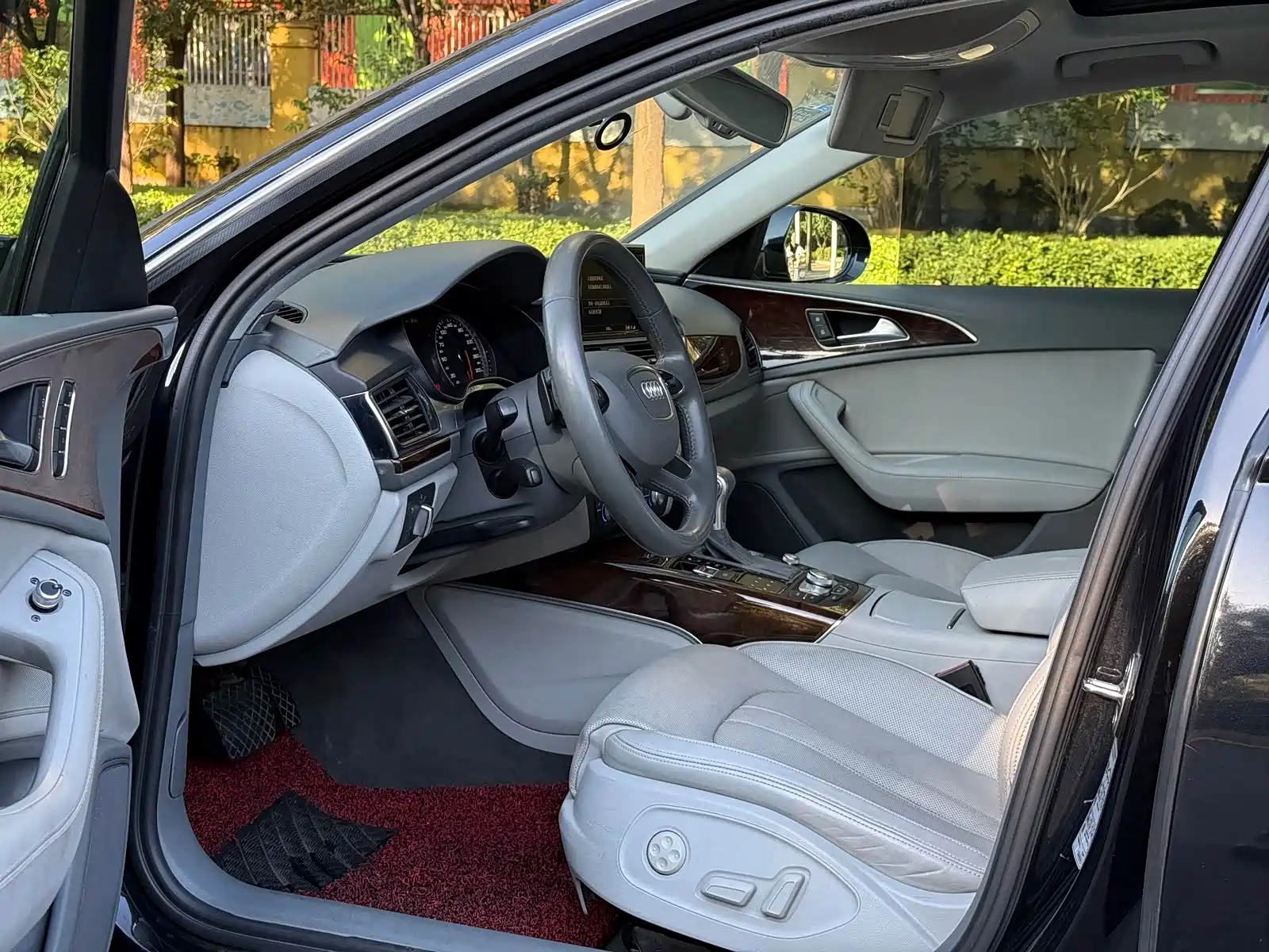 Фото 5 - Audi A6L