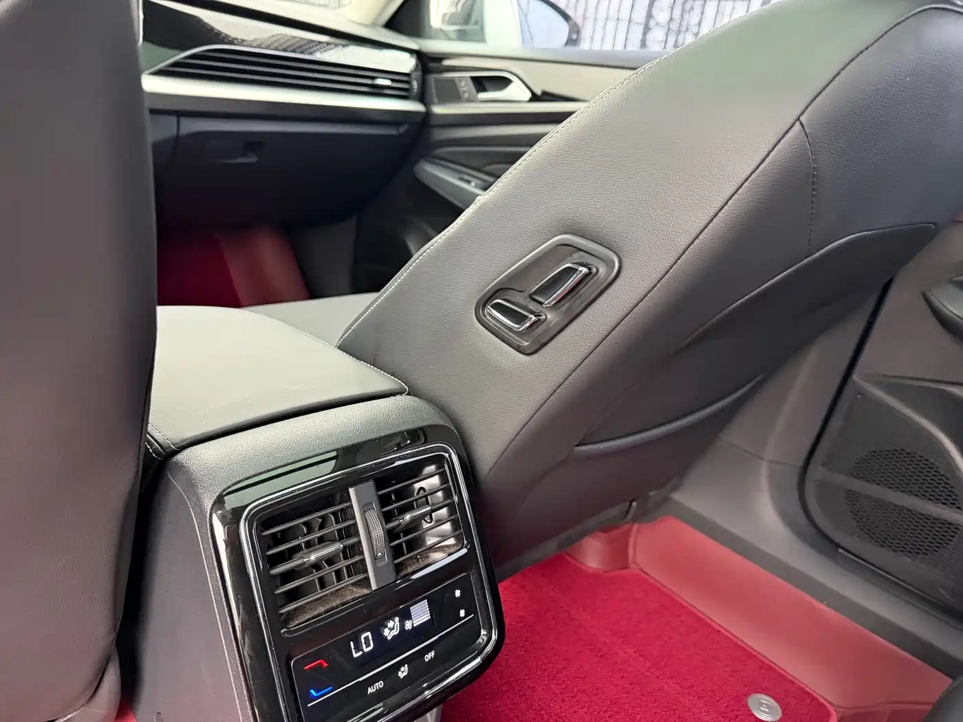 Volkswagen Passat 2024 330TSI Elite Edition фото 27