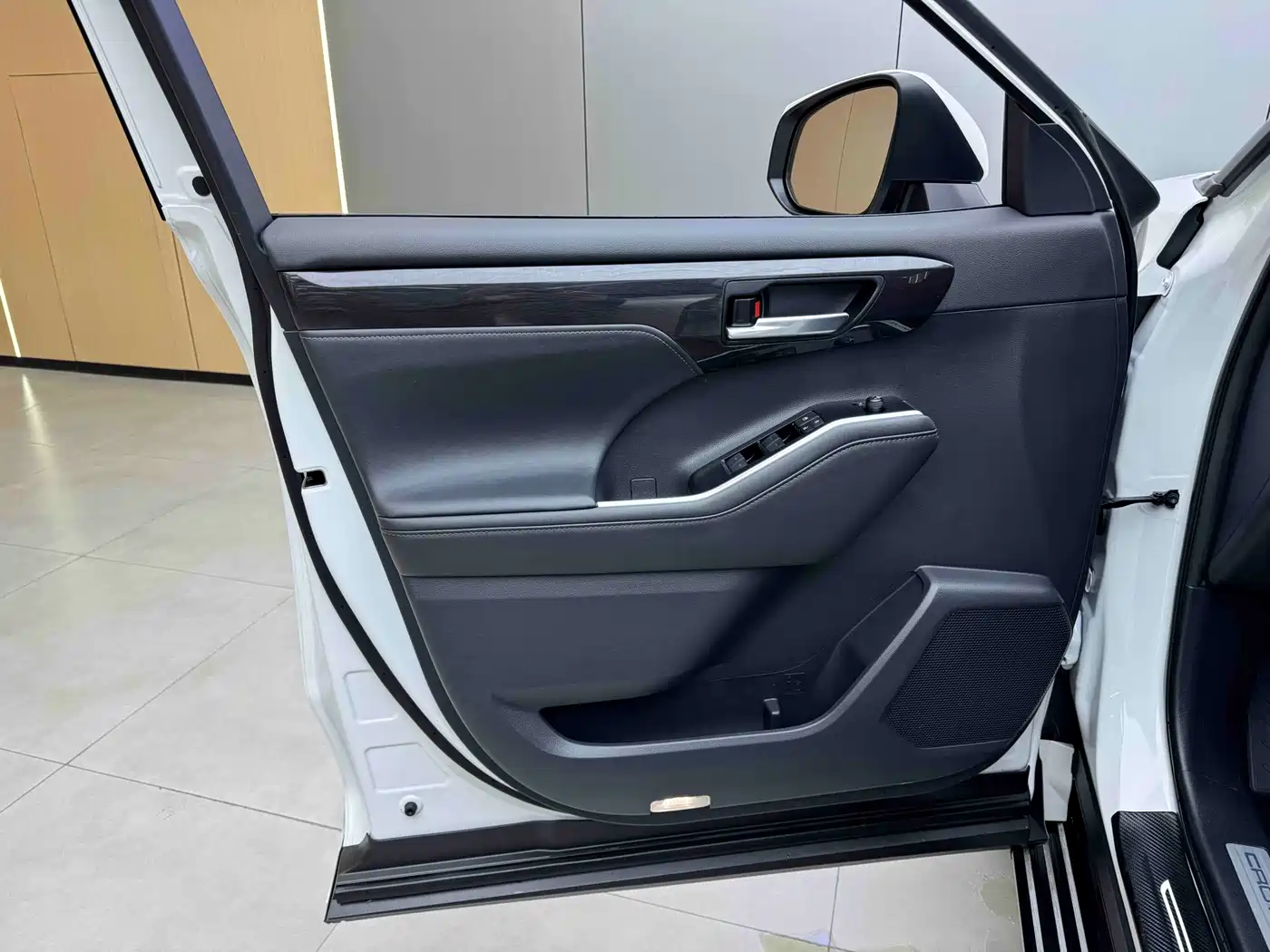 Toyota Crown Kluger 2021 2.5L HEV 4WD Premium фото 6
