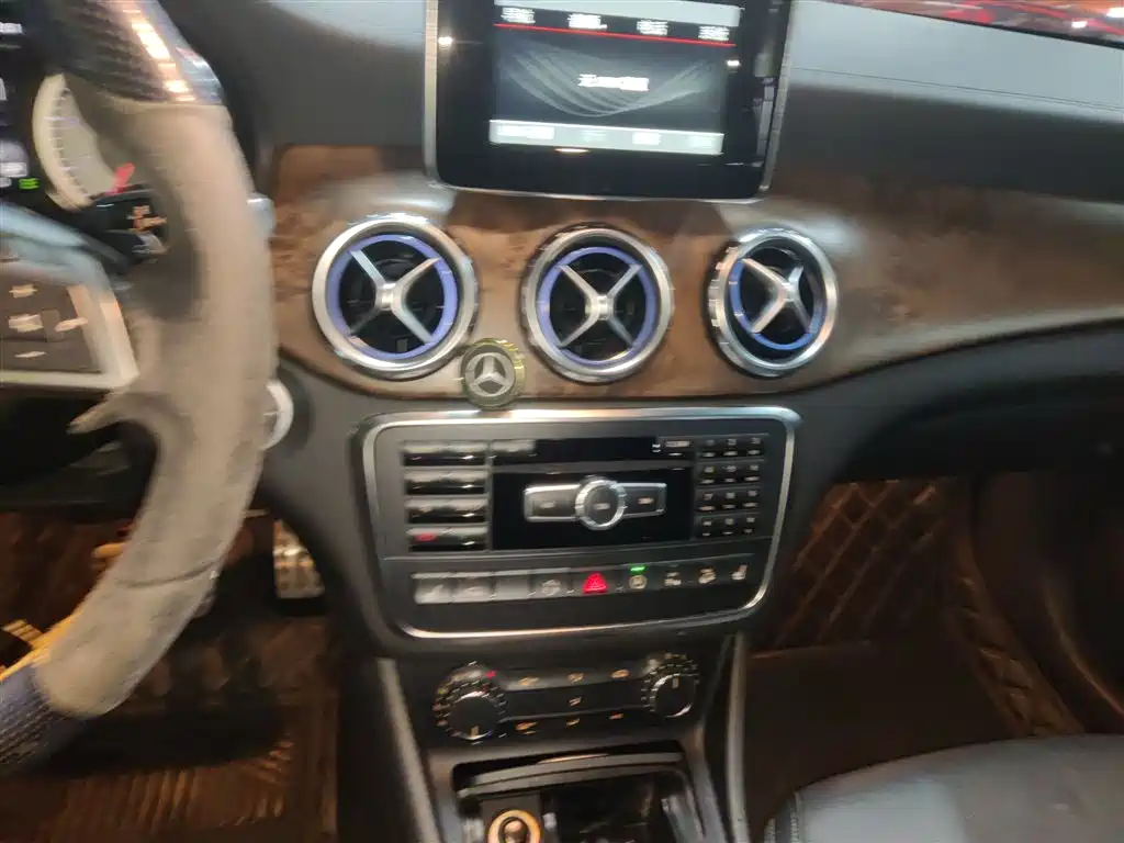 Mercedes-Benz GLA 2015 GLA 260 4MATIC Sport фото 13