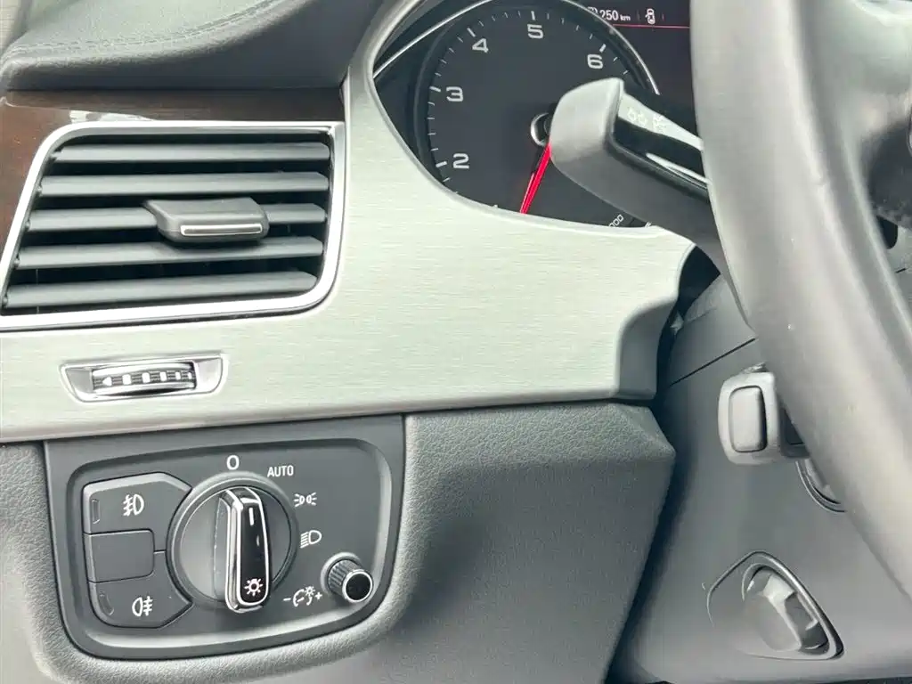 Audi A8 2013 A8L 45 TFSI quattro Luxury фото 9
