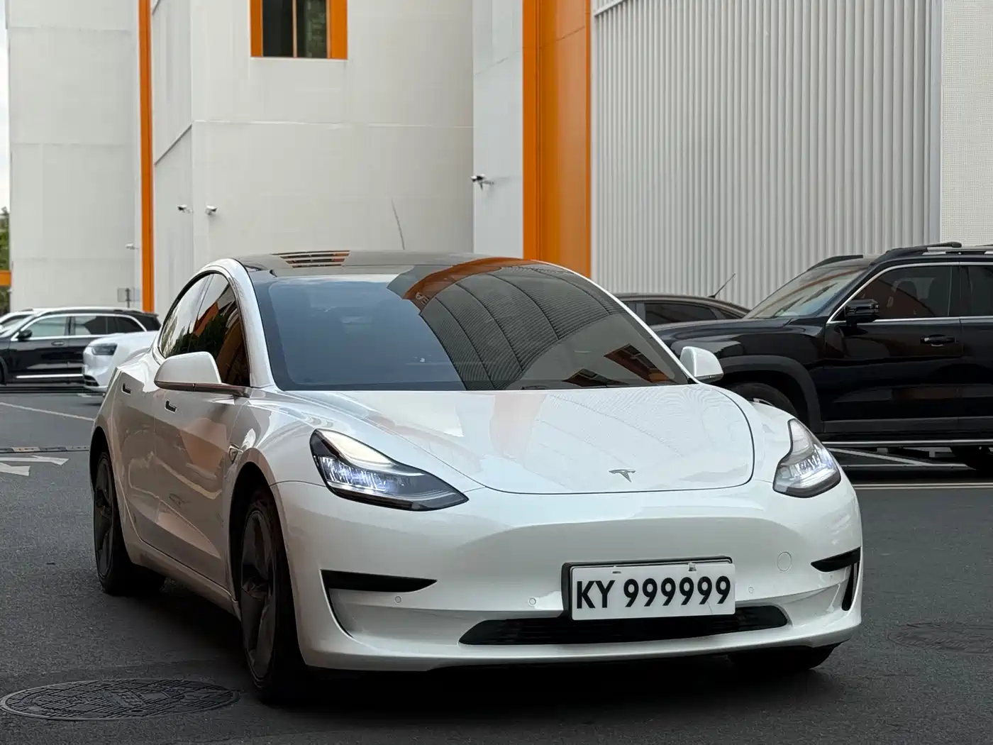 TESLA MODEL 3