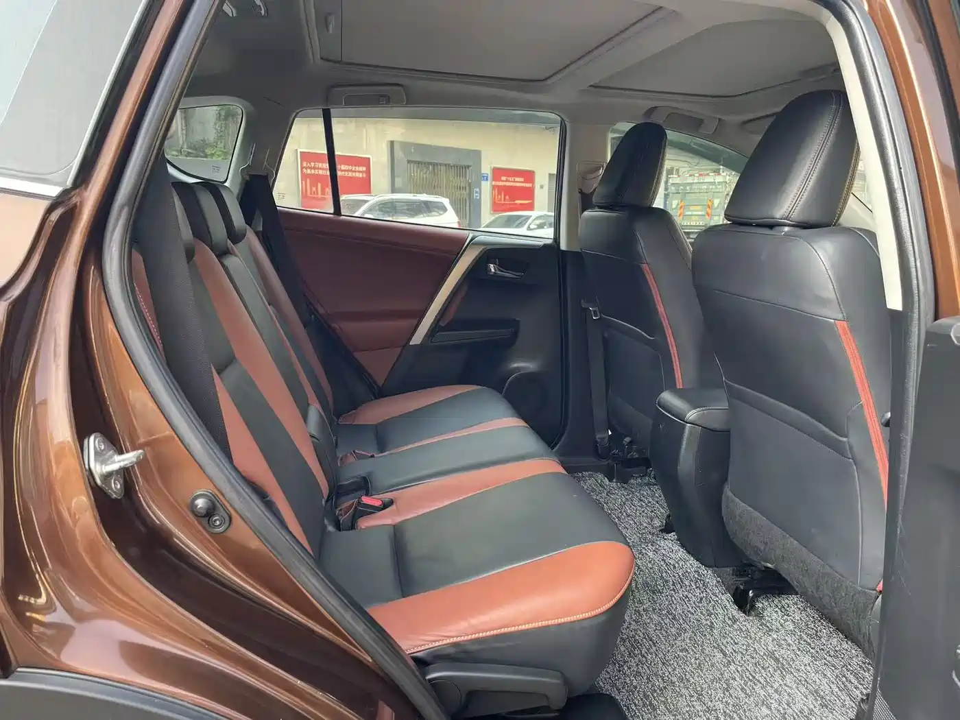 Toyota RAV4 Rongfang 2015 2.5L Automatic 4WD Luxury Edition фото 11