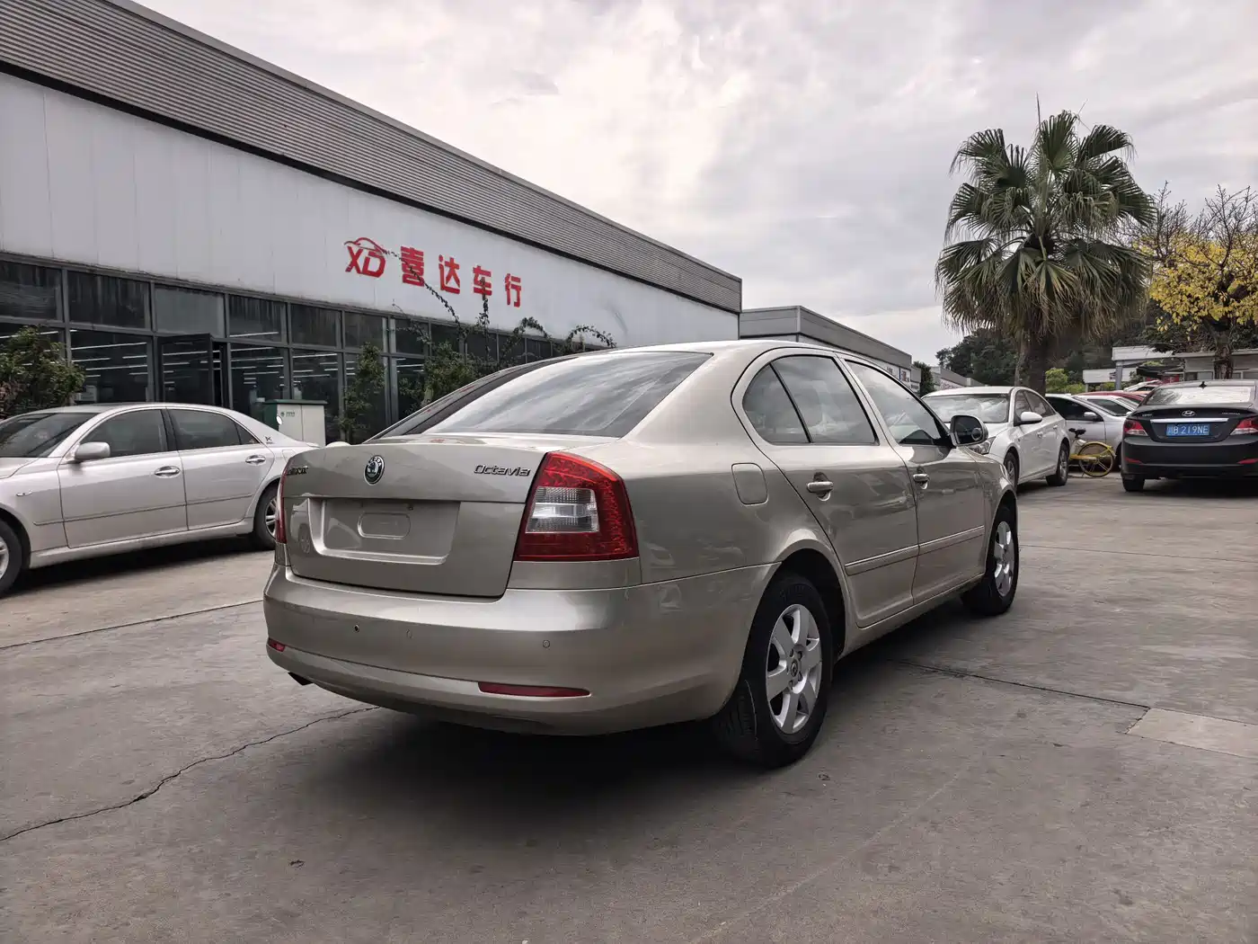 Škoda Octavia 2012 1.6L Manual Yijun Edition фото 5