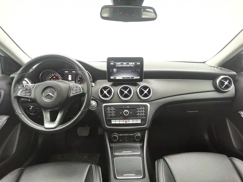 Mercedes-Benz GLA 2017 GLA 200 Dynamic фото 5