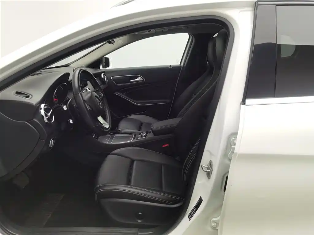 Mercedes-Benz GLA 2017 GLA 200 Dynamic фото 10
