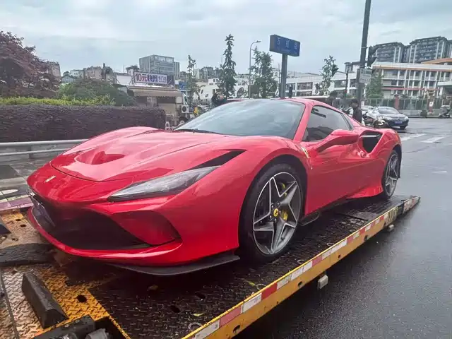 FERRARI F8
