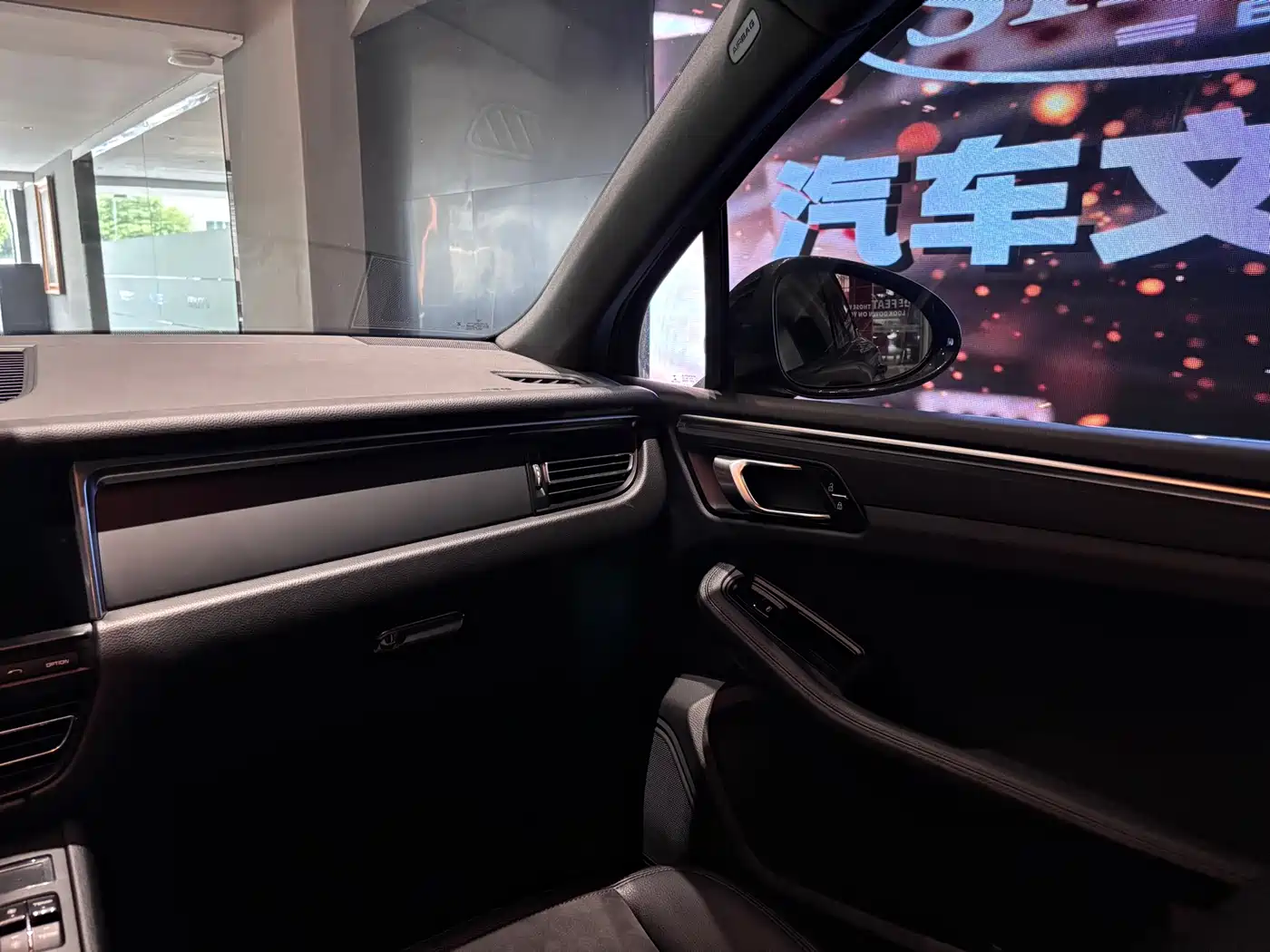 Porsche Macan 2018 Macan 2.0T фото 11