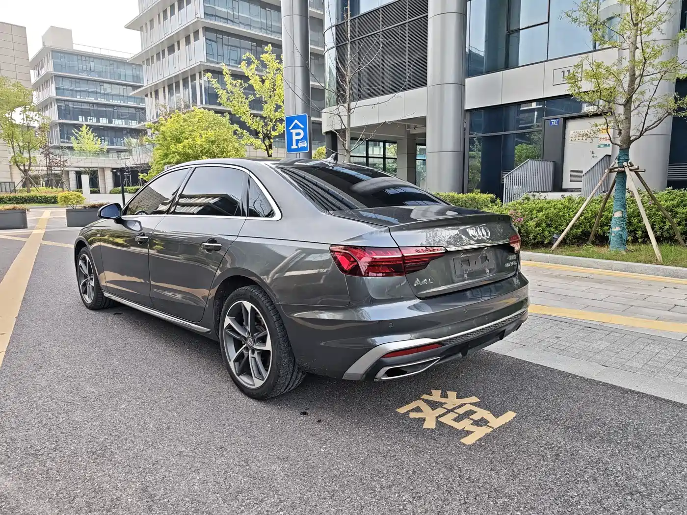 Audi A4L 2020 40 TFSI Fashion Dynamic Edition фото 7