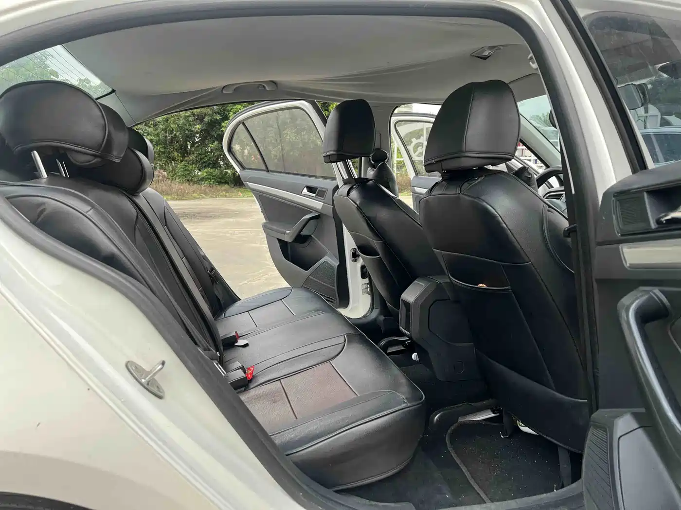 Volkswagen Lavida 2015 1.6L Automatic Trend Edition фото 10