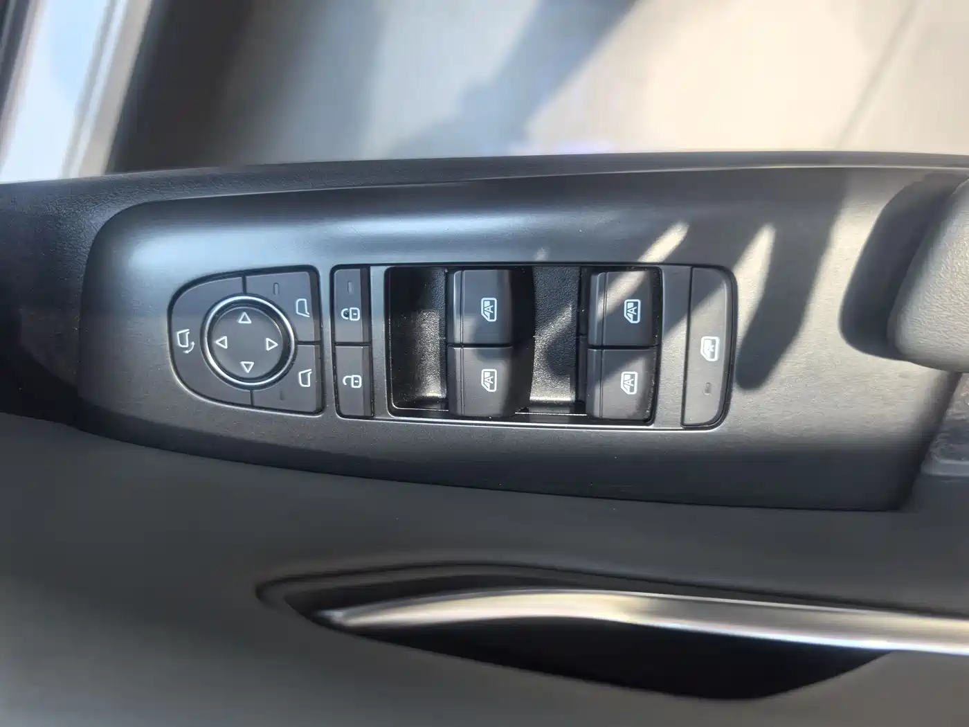 BYD Song Pro New Energy 2025 2nd Generation Smart Drive Edition DM-i 75KM Surpassing Type фото 19