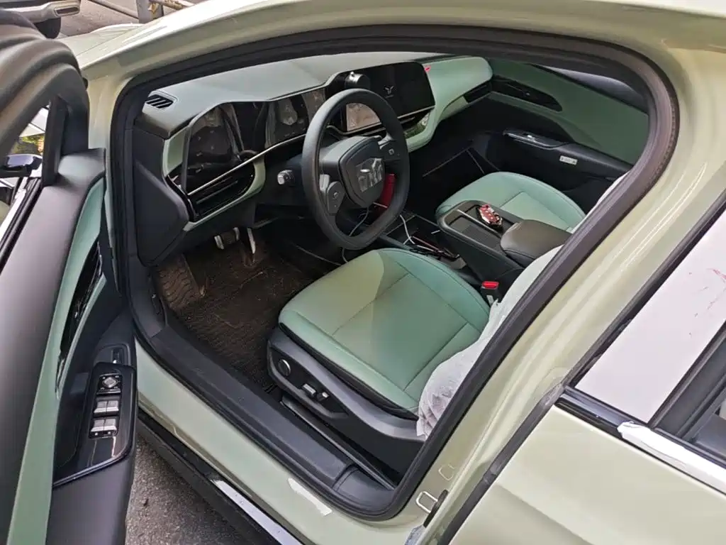 Hongqi EH7 2026 2025 690 Smart Selection Edition
