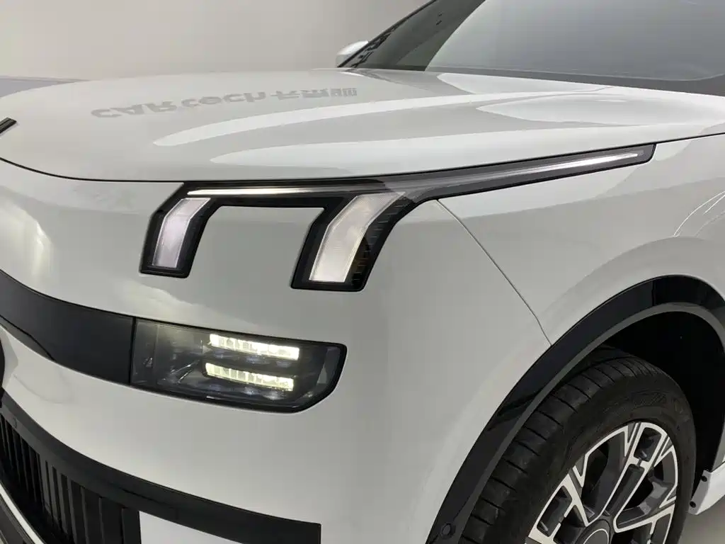 Photo 9 - Lynk & Co 900