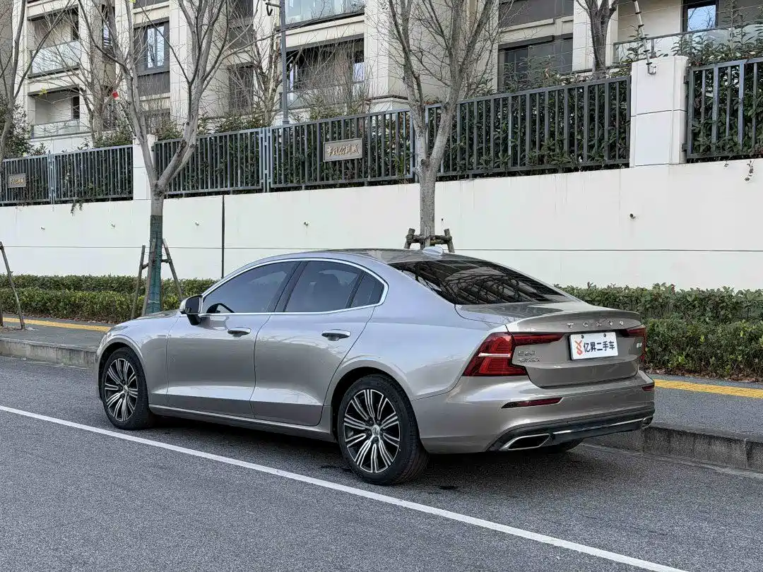 Фото 4 - Volvo S60