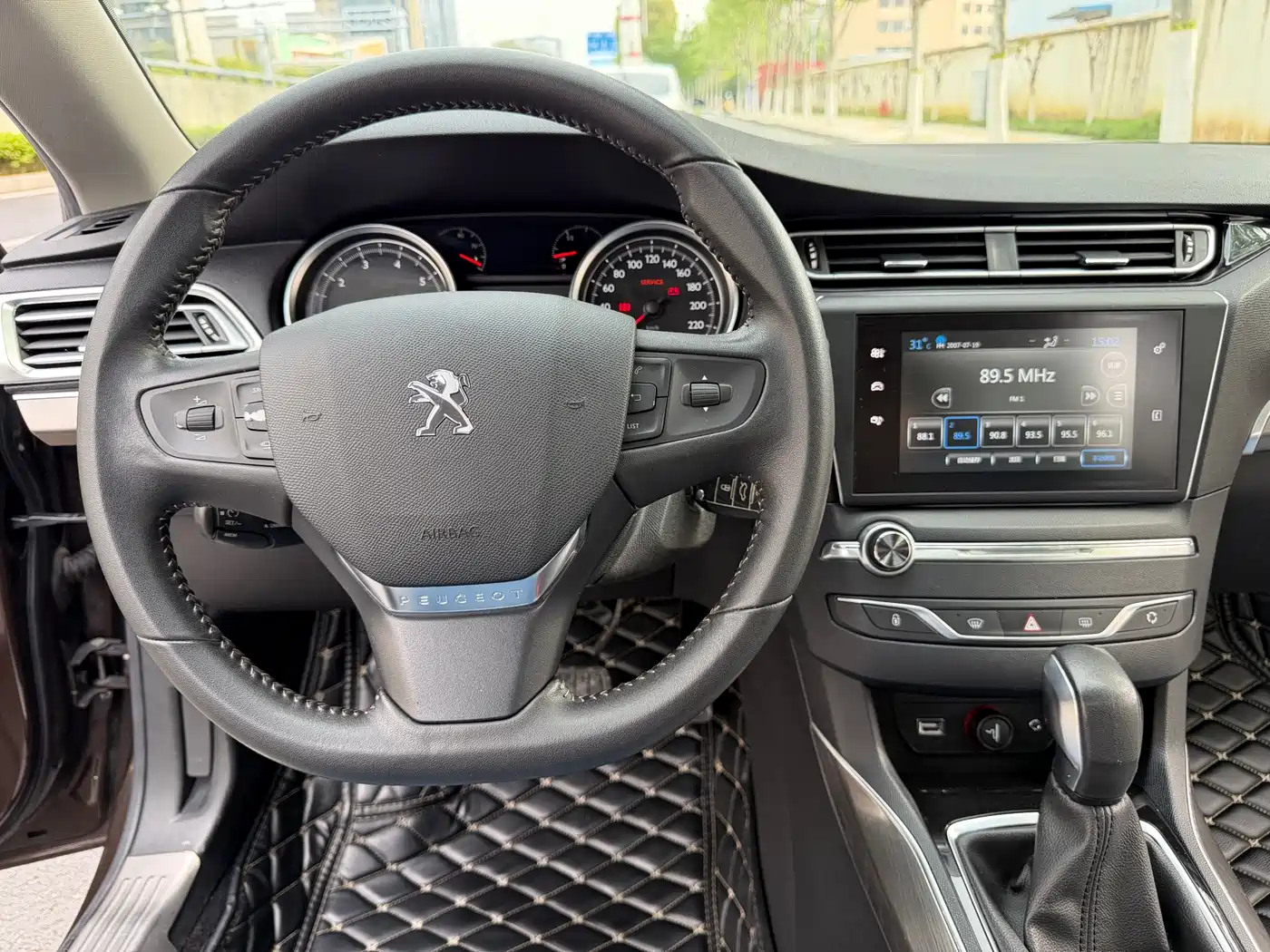 Peugeot 408 2015 Model 1.2T Automatic Luxury Edition фото 17