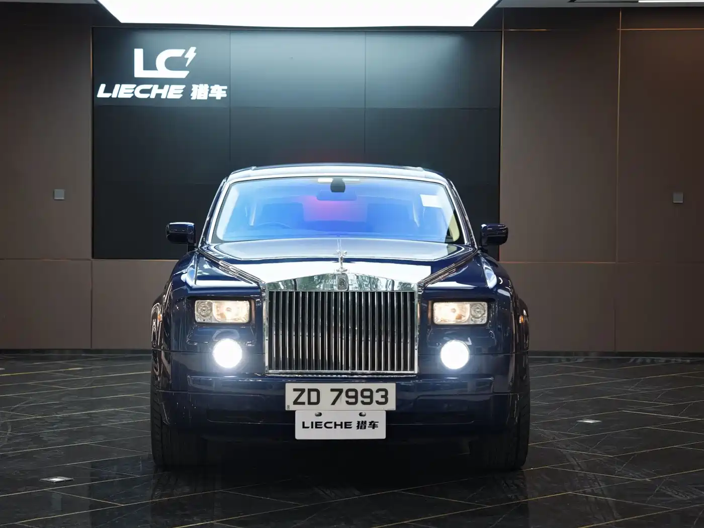 Rolls-Royce Phantom 2004 Model 6.7L Standard Version фото 2