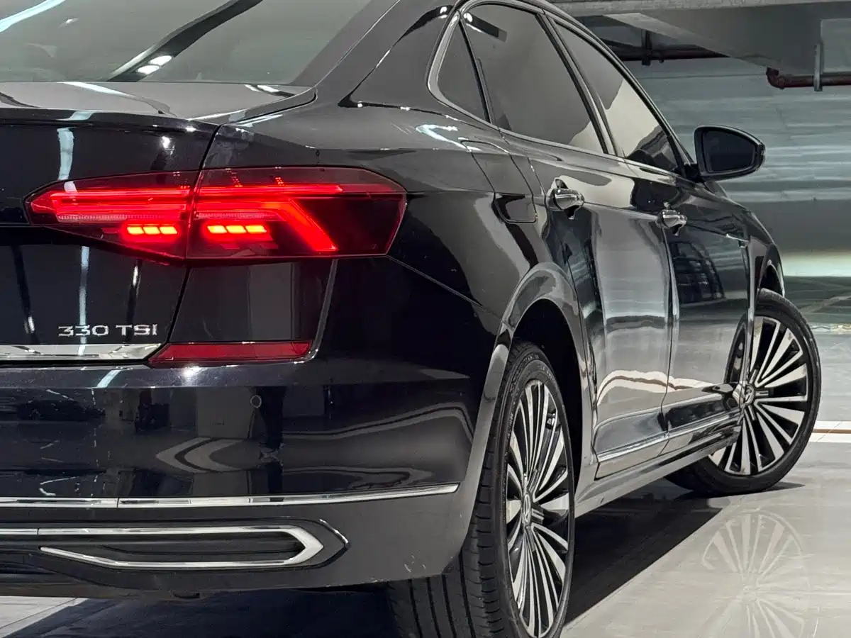 Volkswagen Passat 2020 330TSI Luxury Edition China VI фото 12