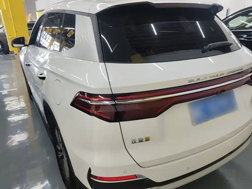 Photo 5 - BYD Song Pro