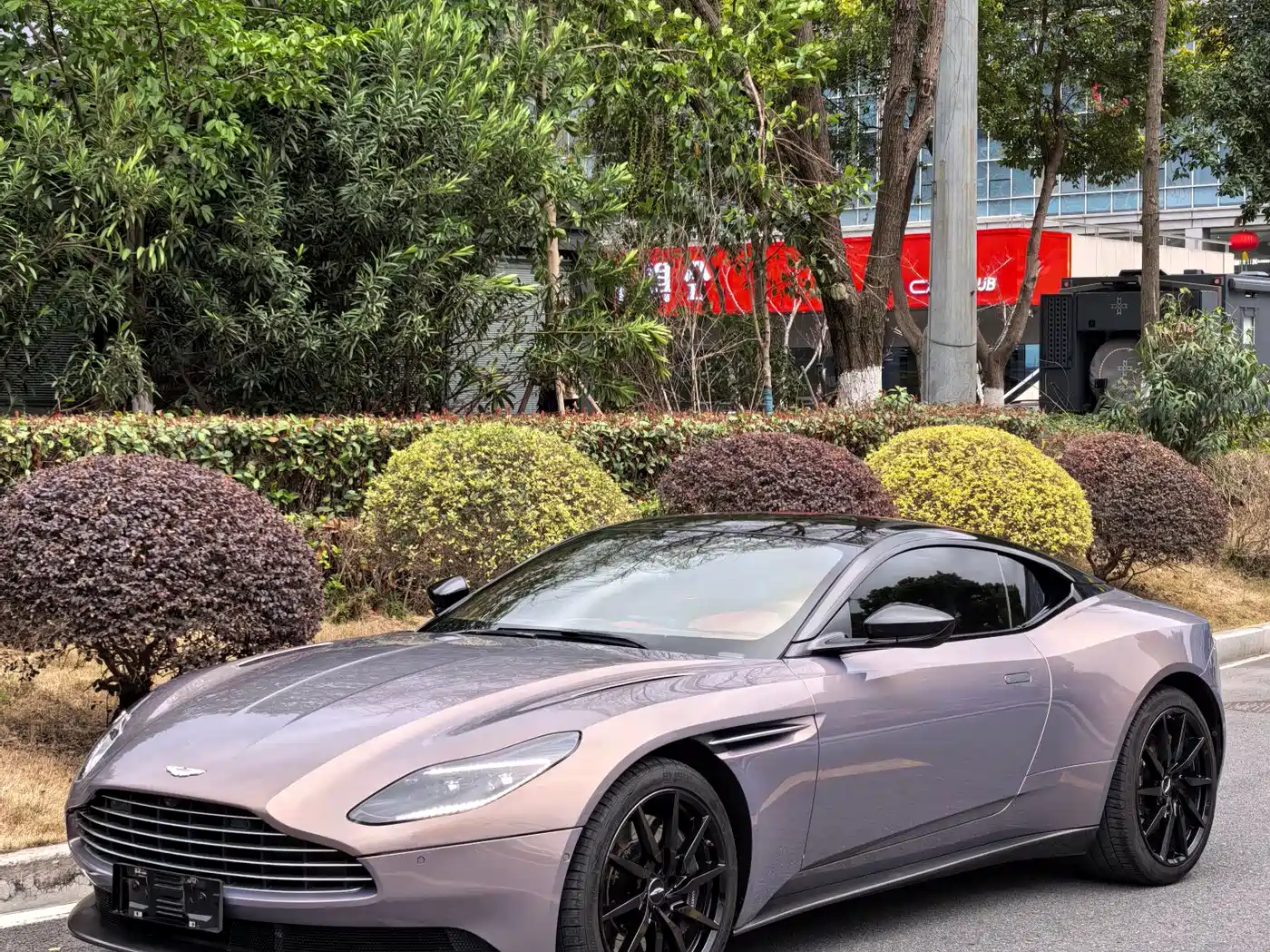 ASTON MARTIN DB11