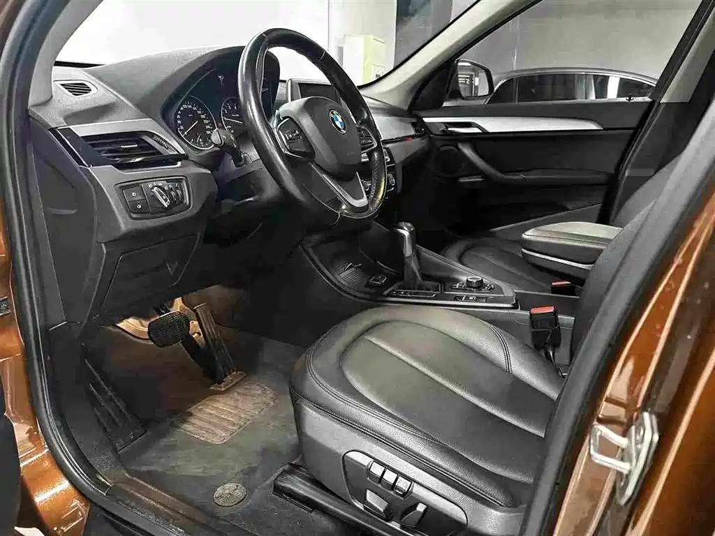 صورة 12 - BMW X1