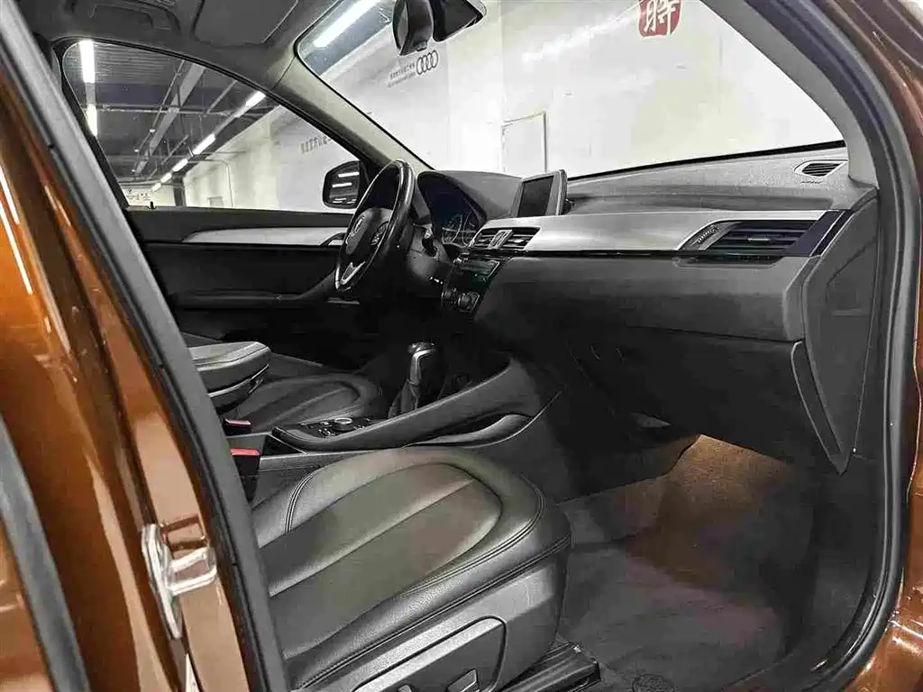 صورة 13 - BMW X1