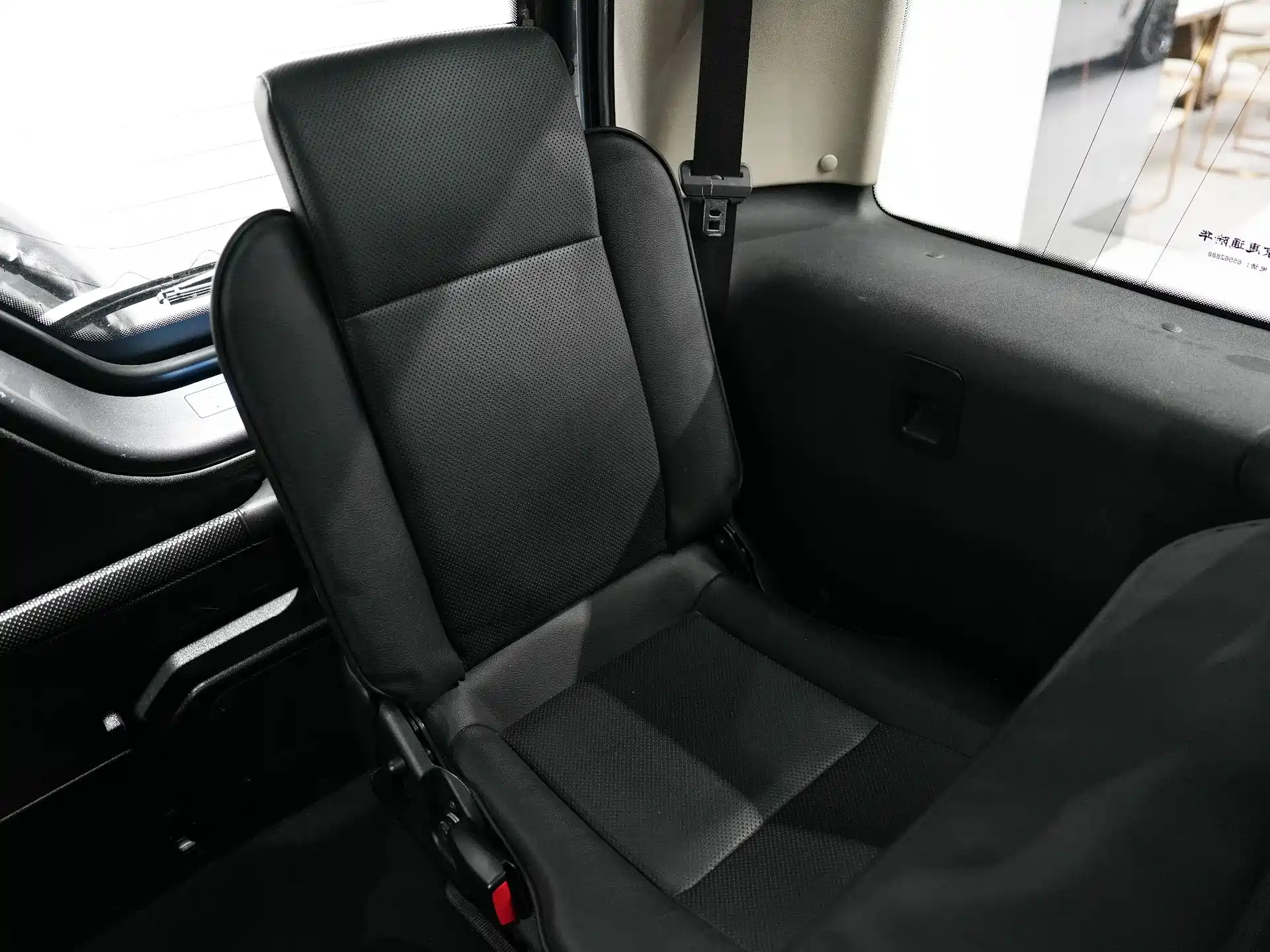Photo 16 - Land Rover Discovery