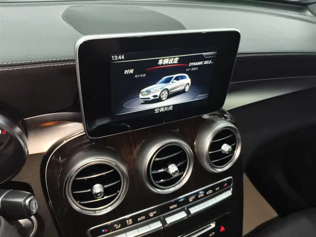 Mercedes-Benz GLC 2018 GLC 260 4MATIC Luxury фото 9