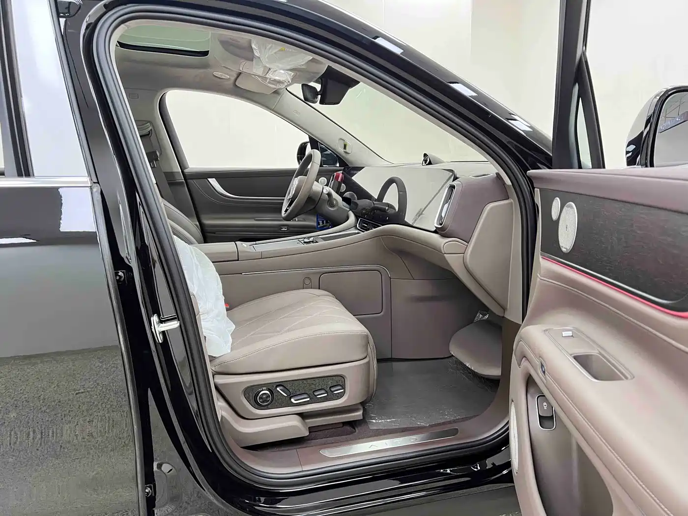AITO Wenjie AITO M9 2025 Extended Range Ultra 52kWh 6-Seater фото 34