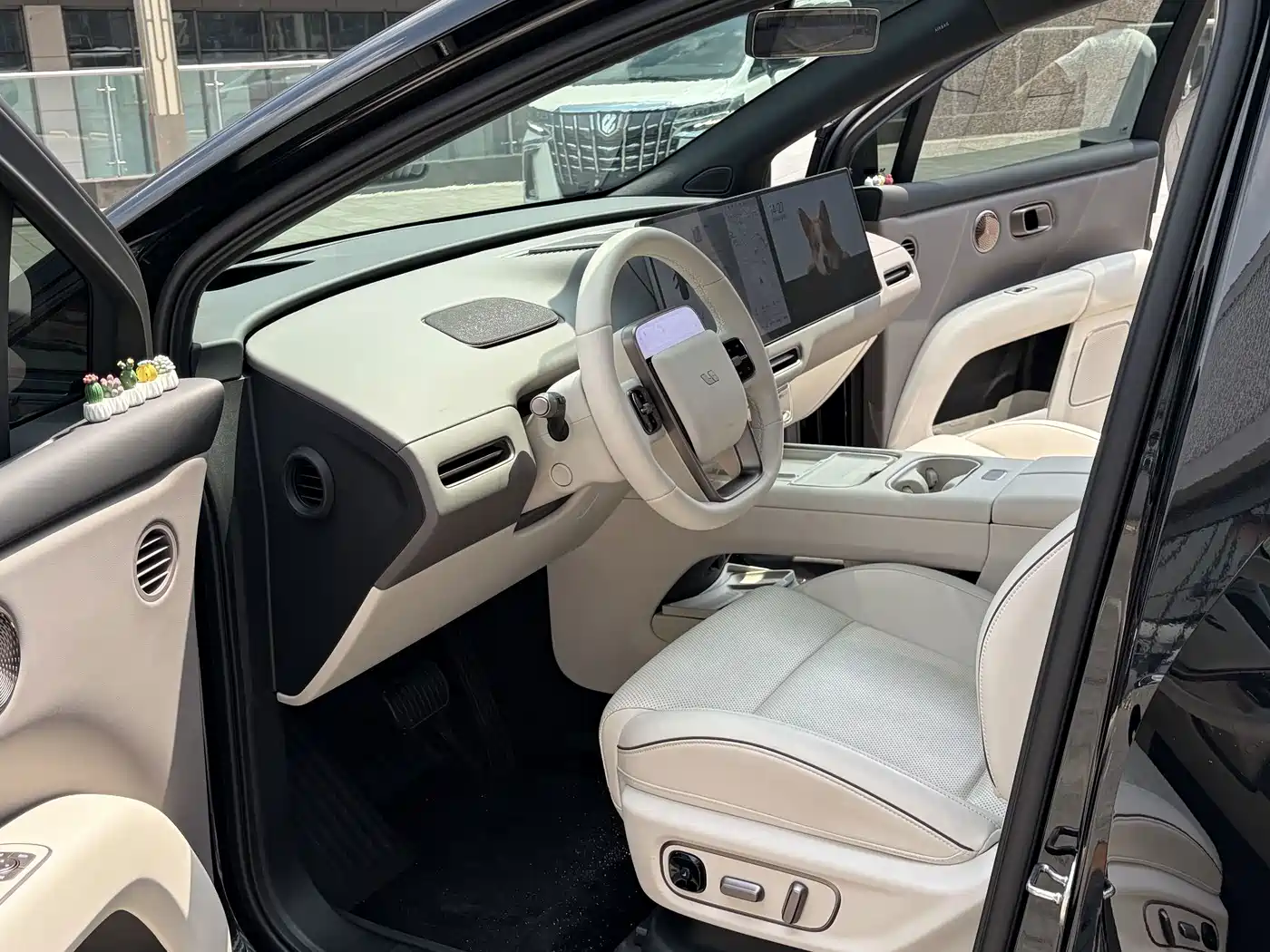 Photo 7 - Li Auto i6