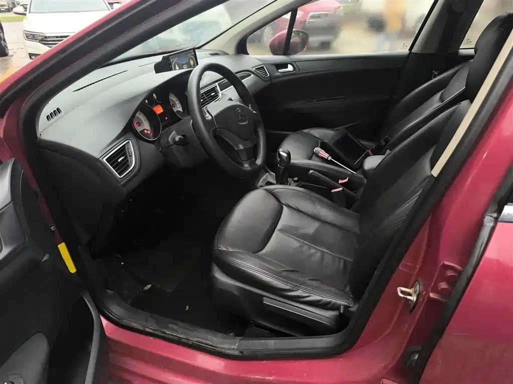 Peugeot 308 2014 Model Joy Edition Classic 1.6L Manual Superior Style фото 15