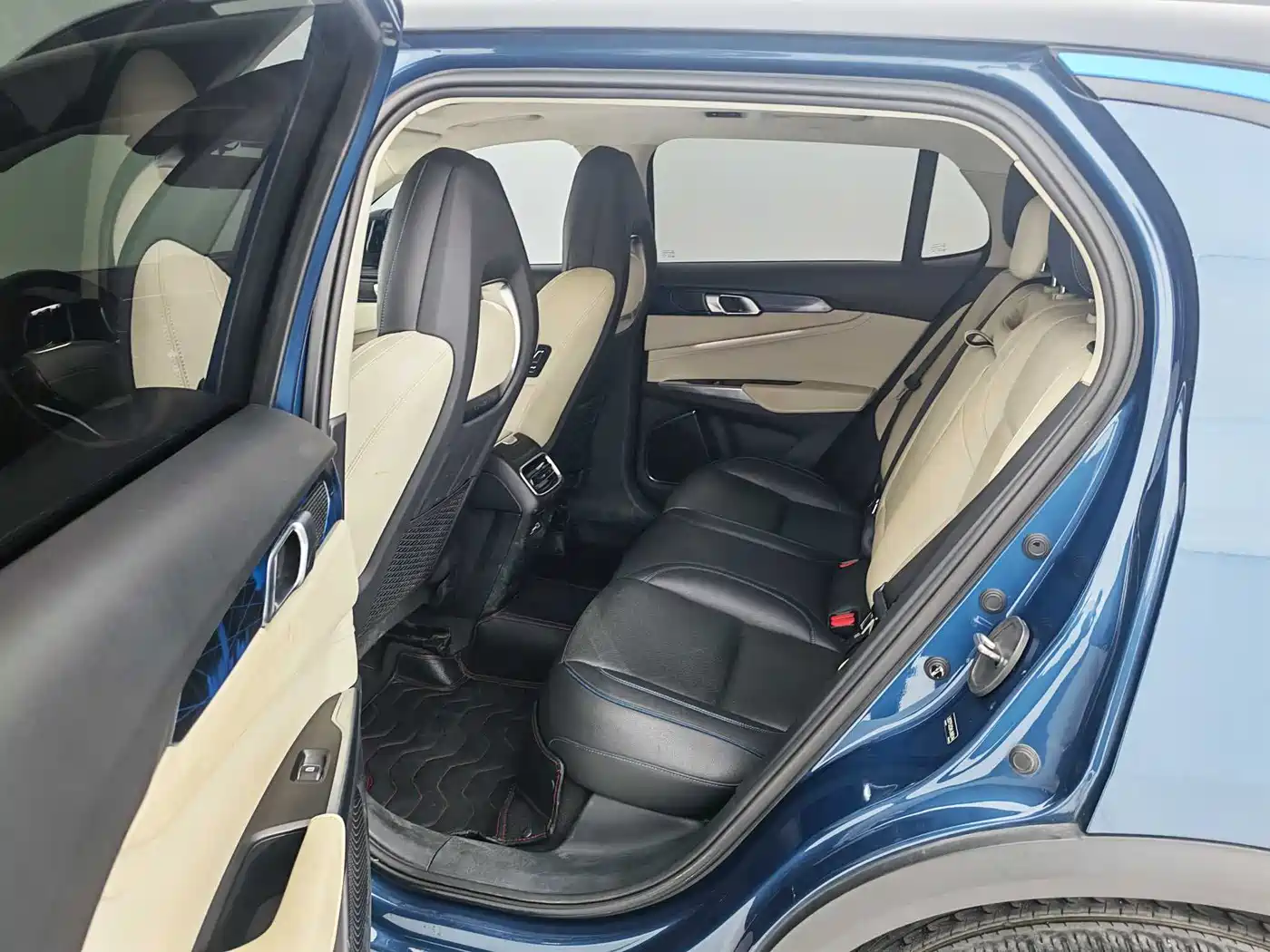 Lynk & Co 01 2019 2.0T 2WD Pro Edition China V фото 12