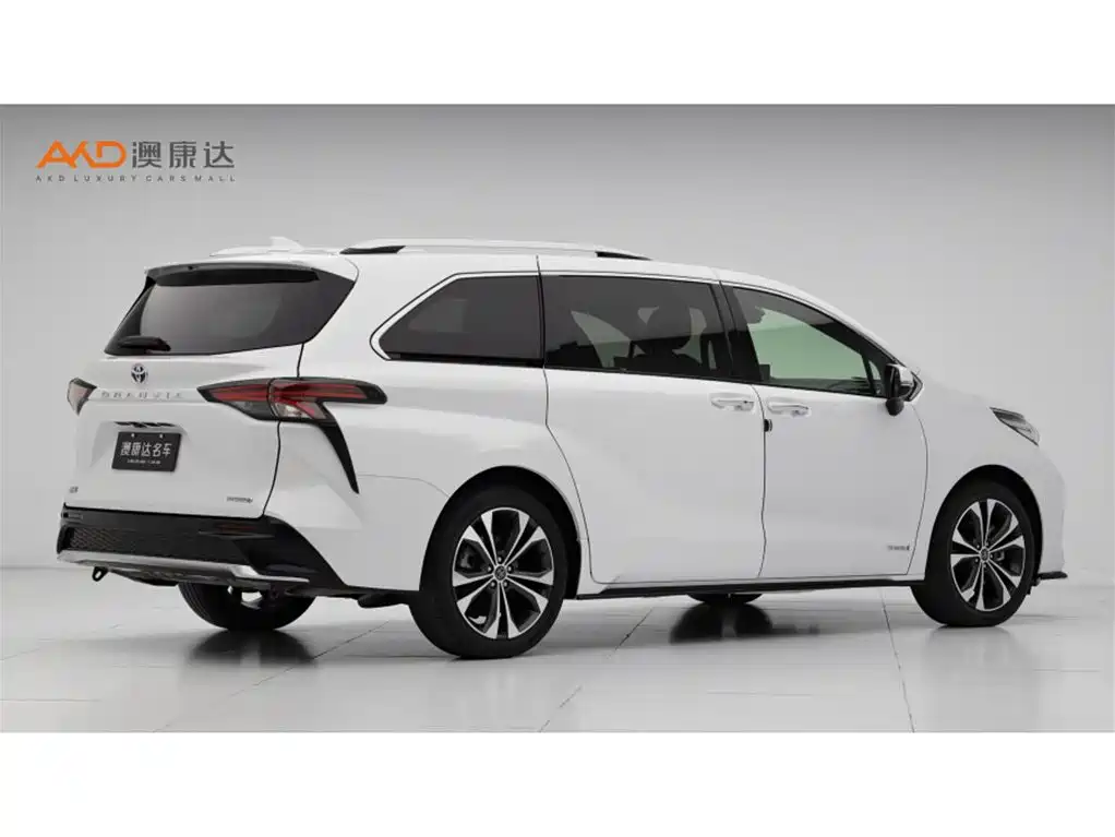 Toyota Granvia 2022 Model Year 2.5L Hybrid Flagship Edition фото 3