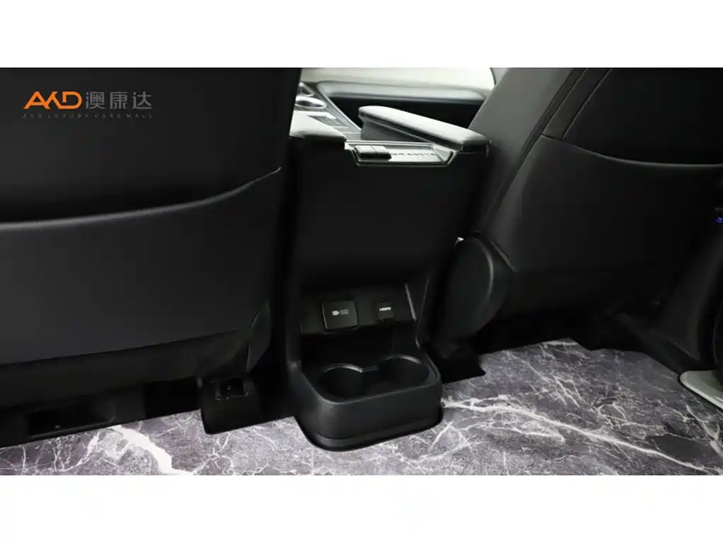 Toyota Granvia 2022 Model Year 2.5L Hybrid Flagship Edition фото 10