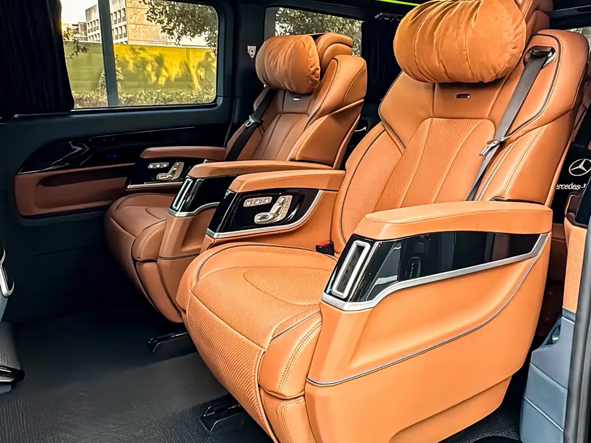 Mercedes-Benz Vito 2023 2.0T Business 7-Seater фото 16