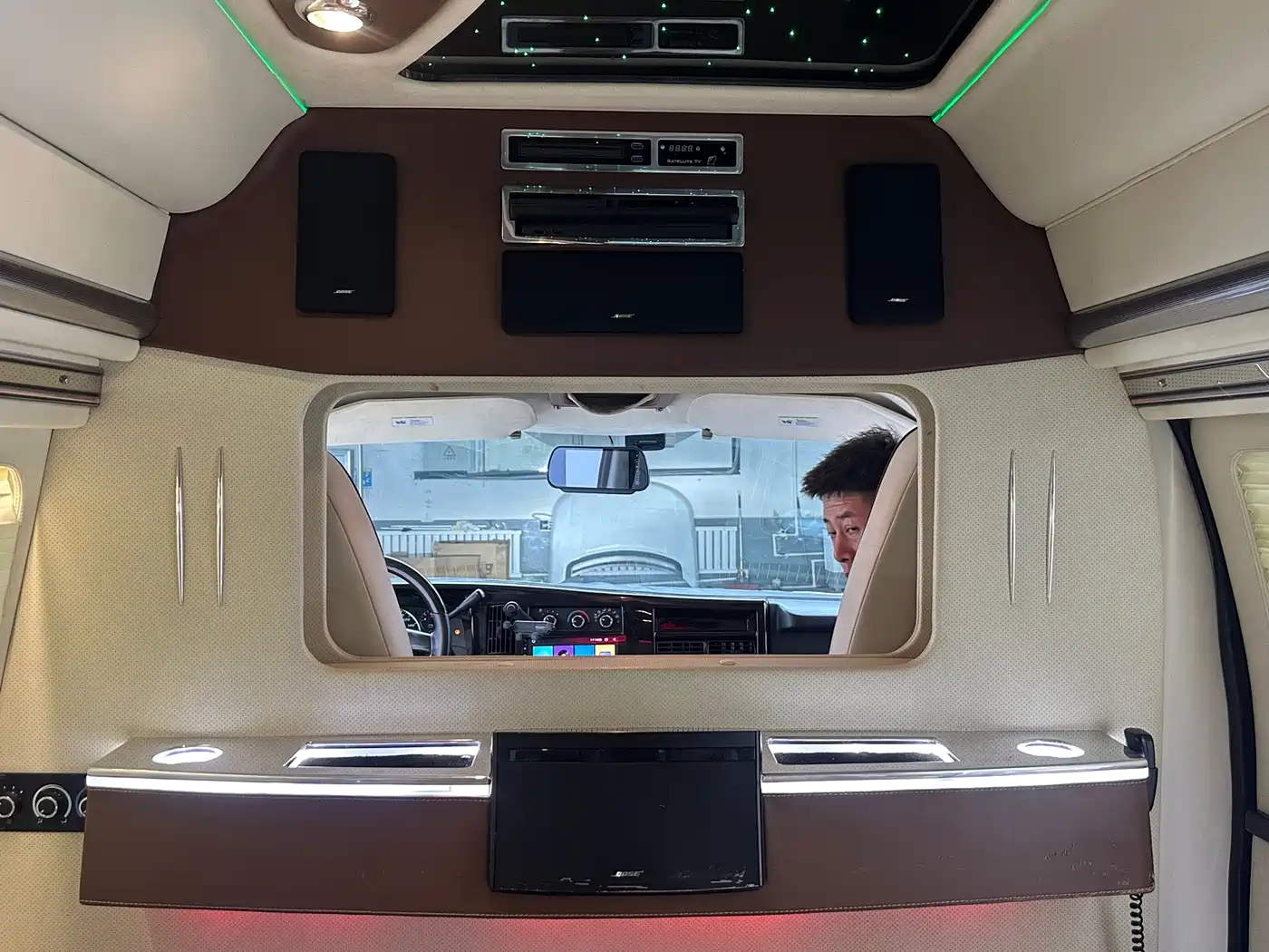 GMC Savana 2014 2013 5.3L AWD Presidential Class