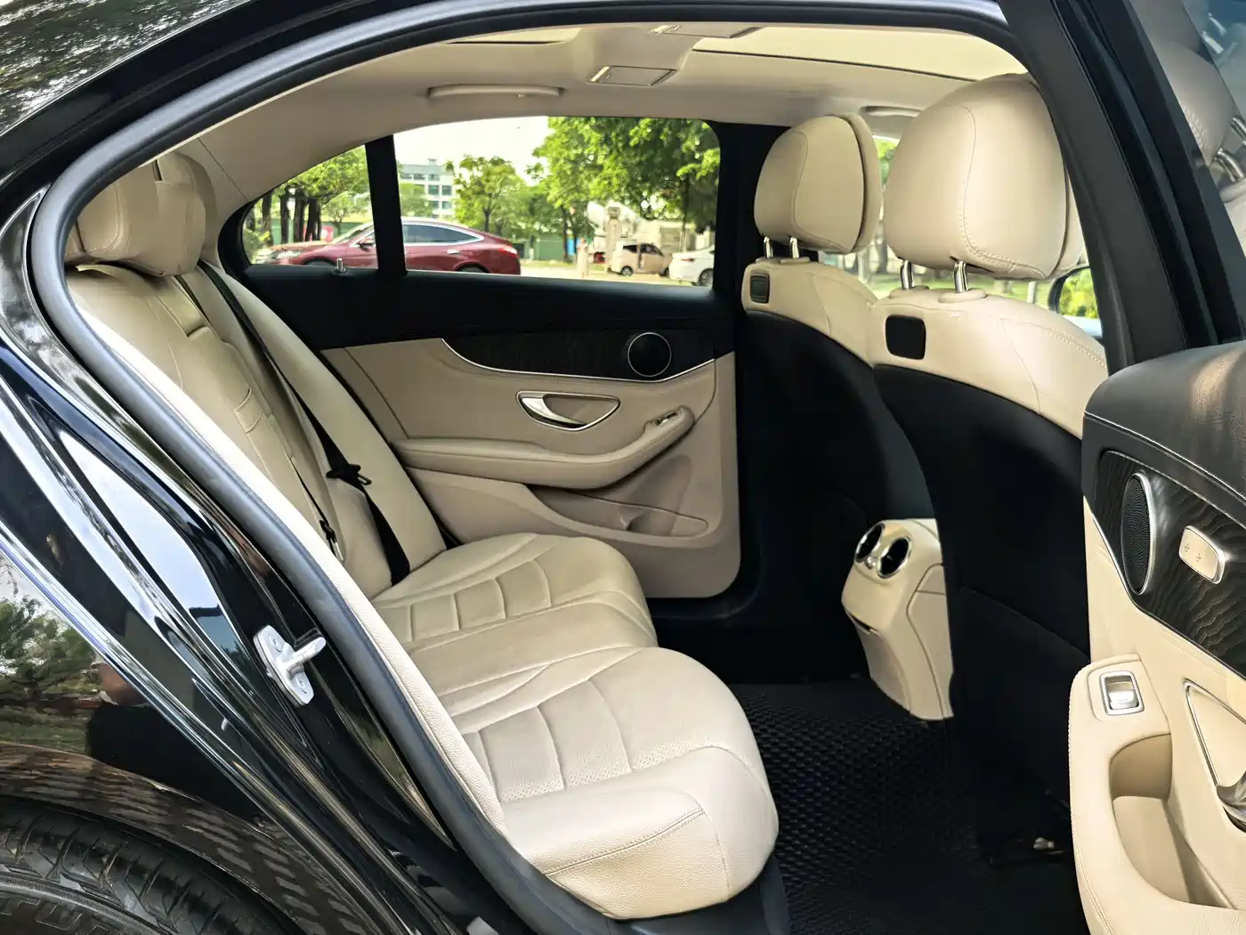 Mercedes-Benz C-Class 2015 Facelift C 200 L Sport фото 17