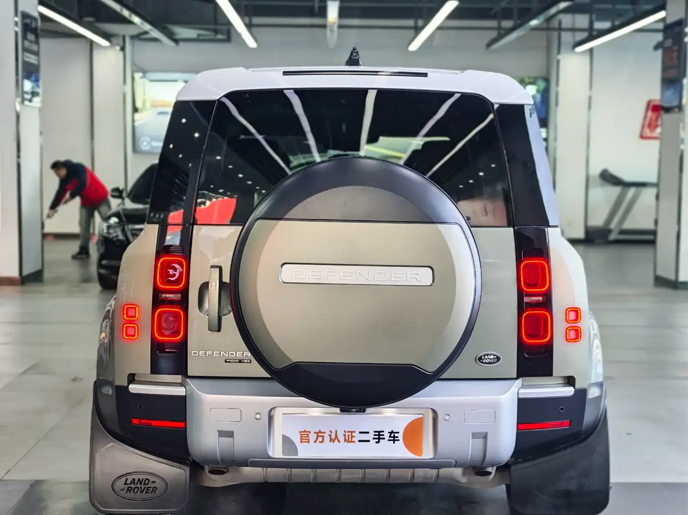 Land Rover Defender 2020 Model 110 P400 HSE фото 6
