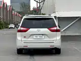 Photo 5 - Toyota Sienna