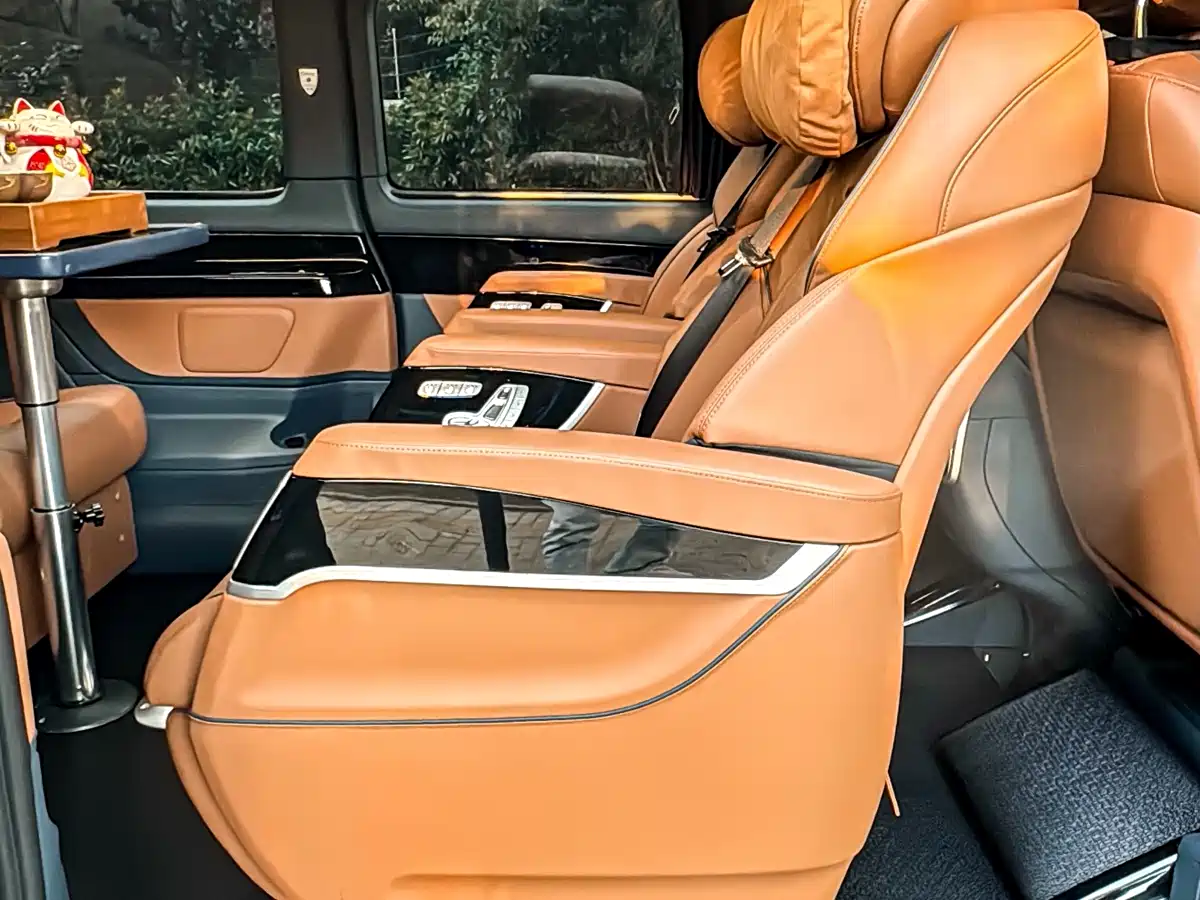 Mercedes-Benz Vito 2023 2.0T Business 7-Seater фото 15