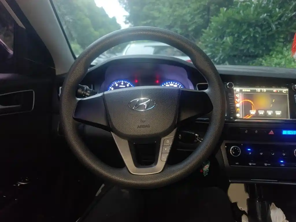 Фото 3 - Hyundai Mistra