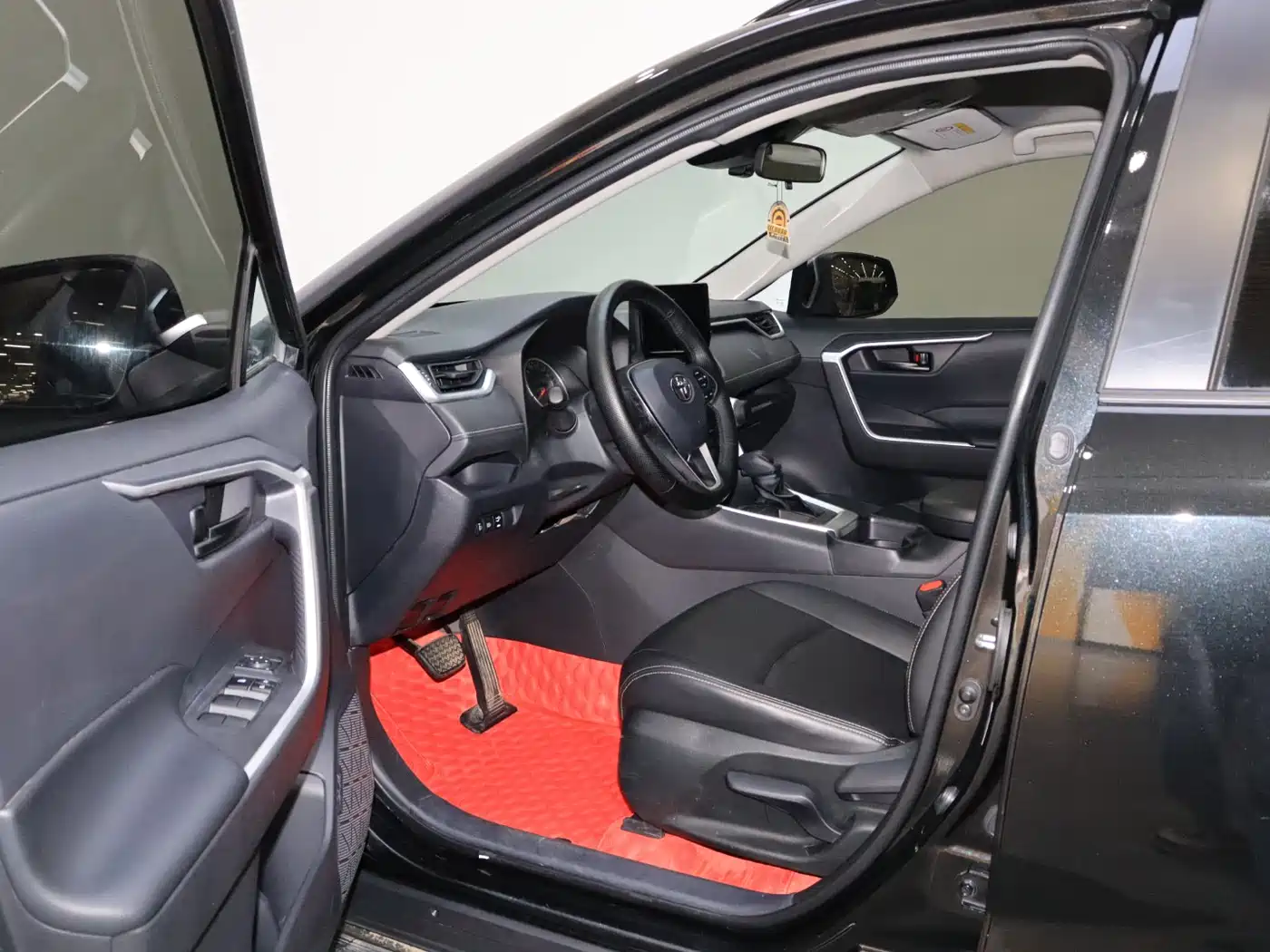 Toyota RAV4 Rongfang 2023 2.0L CVT 2WD Urban Edition фото 10