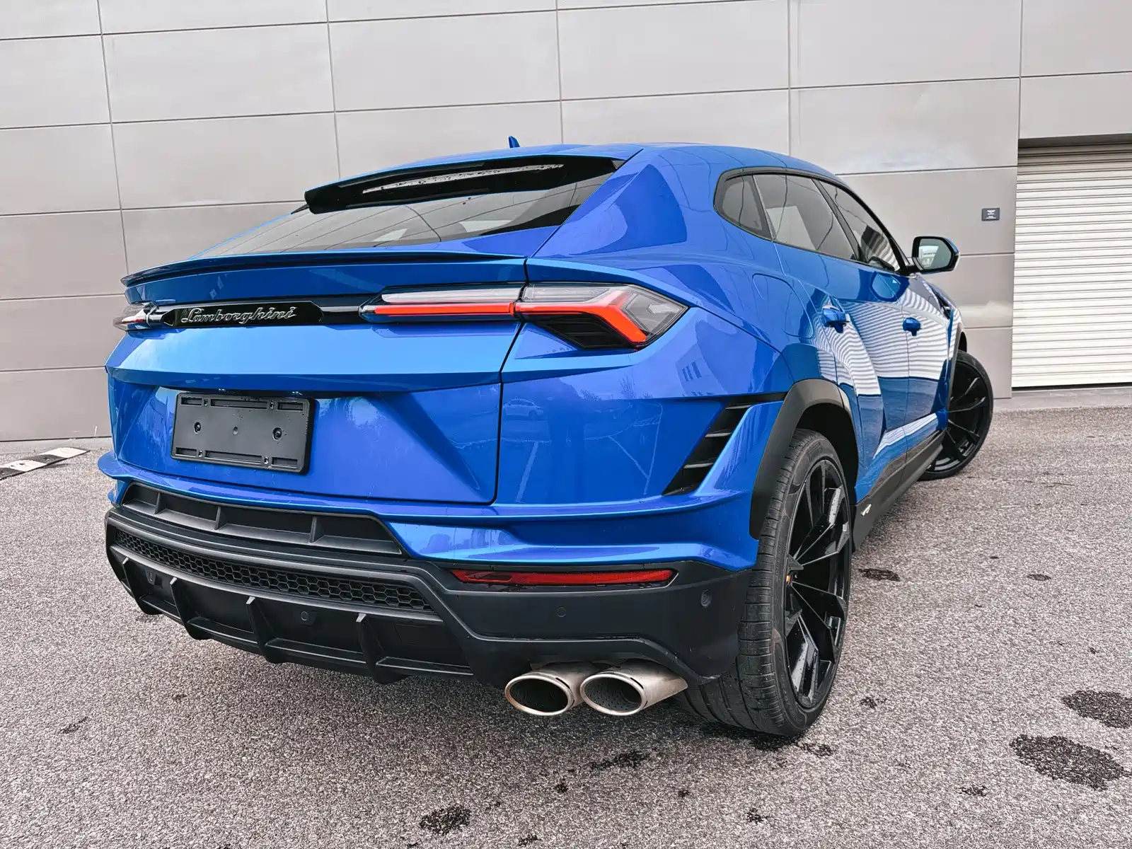 Фото 4 - Lamborghini Urus