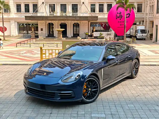 PORSCHE PANAMERA