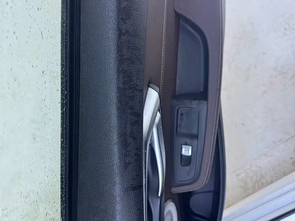 BMW 1 Series 2022 120i M Sport Shadow Edition фото 6