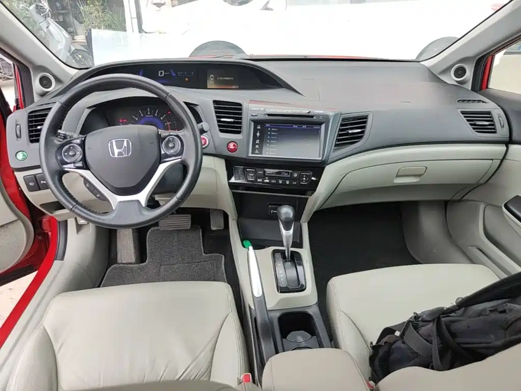 Фото 10 - Honda Civic