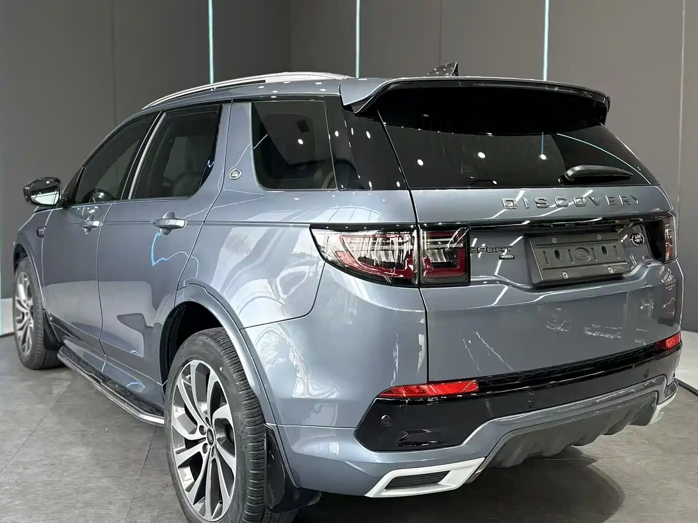 Land Rover Discovery Sport 2022 Model 249PS R-Dynamic S Performance Edition 5-Seater фото 8