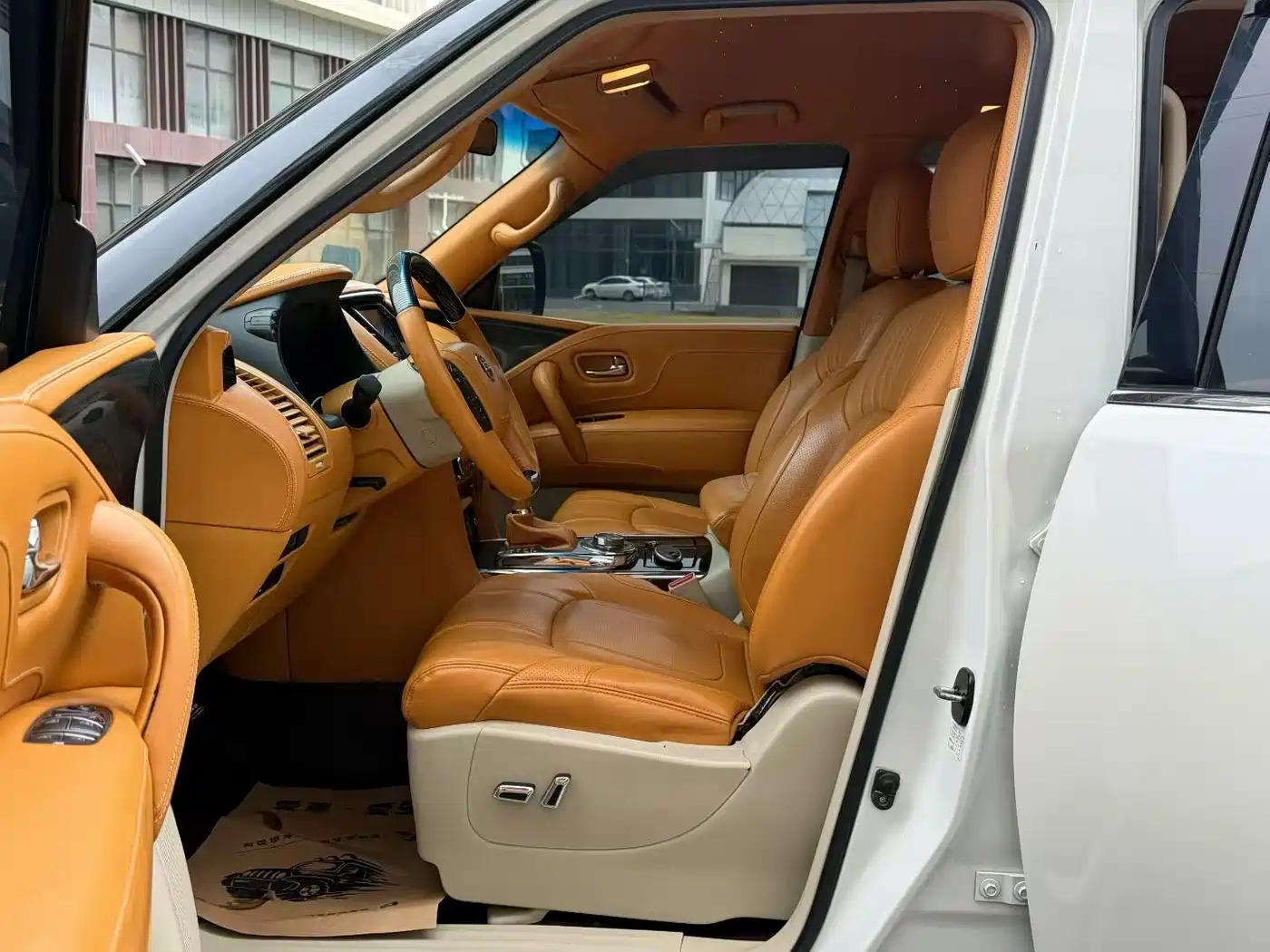 Nissan Patrol 2018 4.0L Leadership фото 4