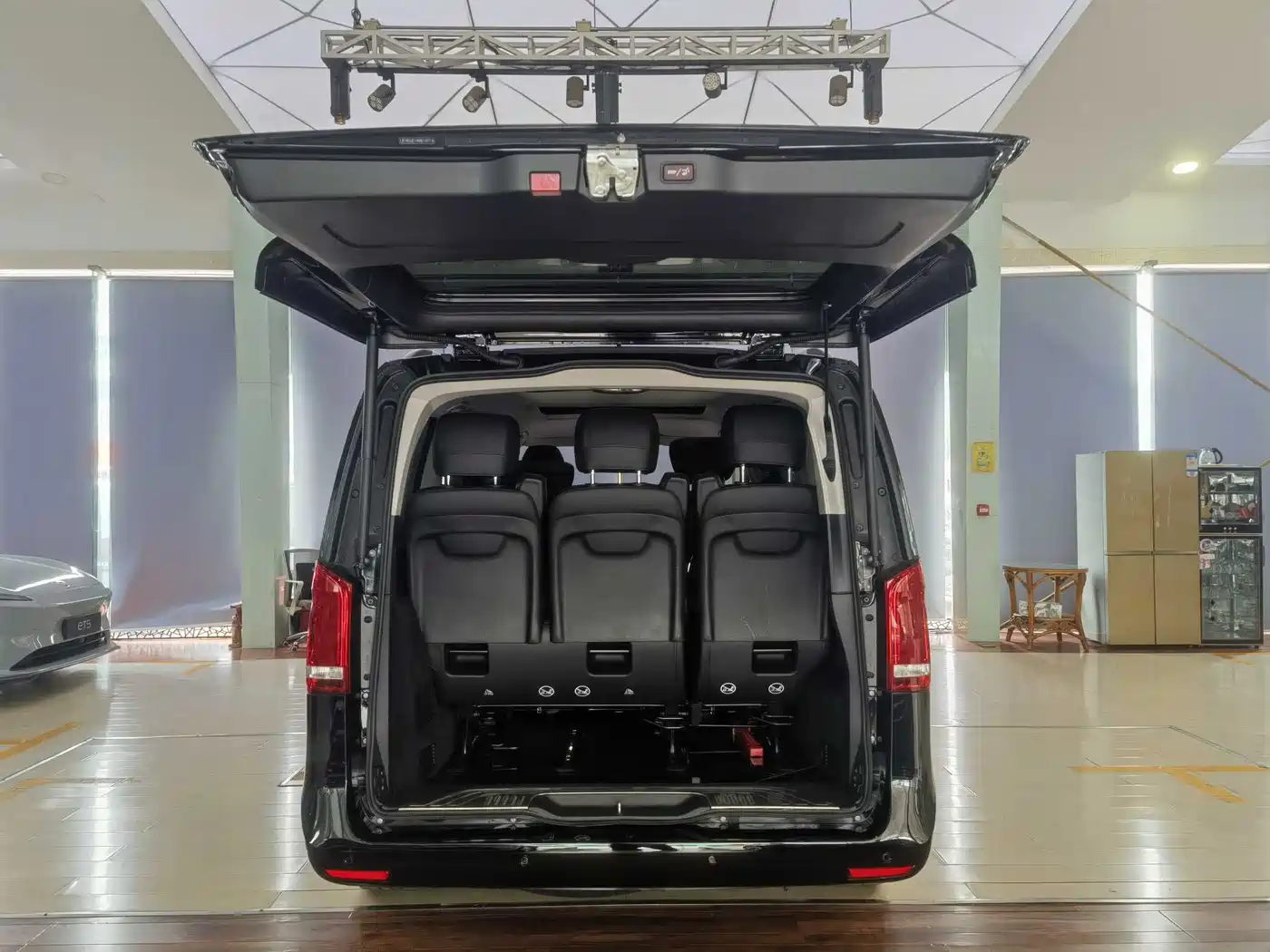 Mercedes-Benz V-Class 2022 V 260 Prestige Edition фото 16