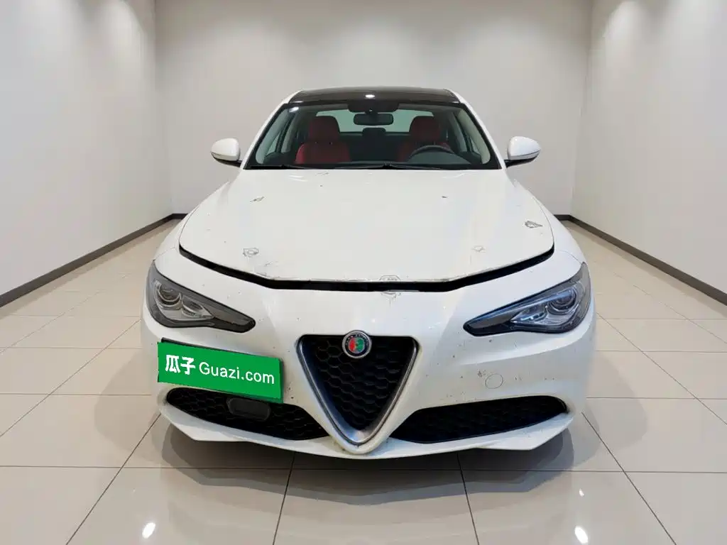 Alfa Romeo Giulia 2017 2017 2.0T 200HP Luxury Edition