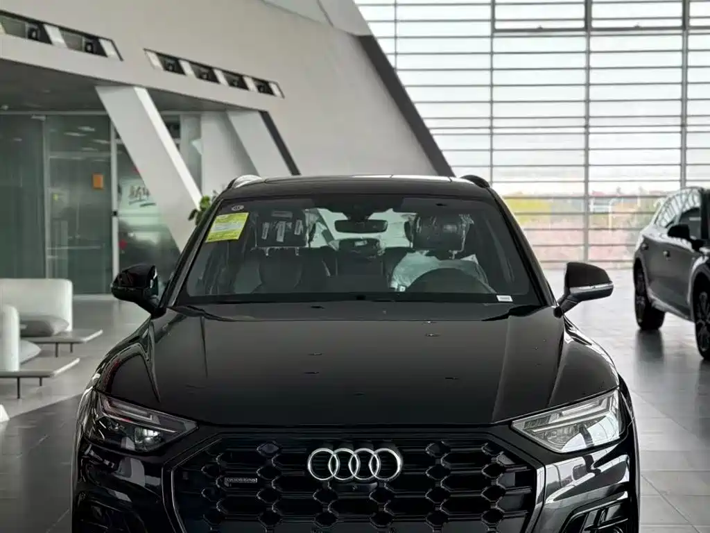 Audi Q5L 2025 Model Year Facelift 45th Anniversary Edition 45 TFSI Luxury Dynamic фото 3